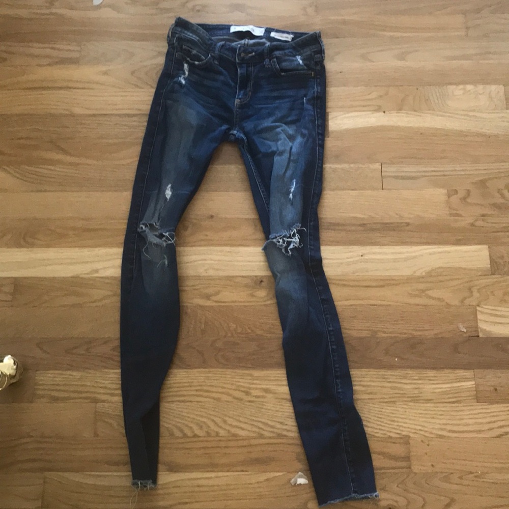 hollister ripped skinny jeans